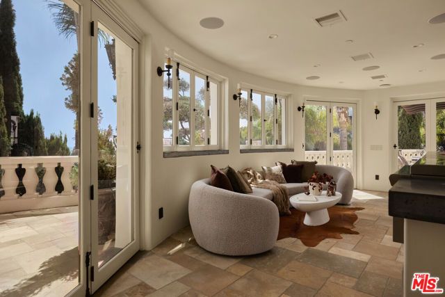 1588 Viewsite Drive, Los Angeles, CA 90069