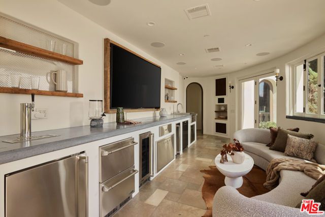1588 Viewsite Drive, Los Angeles, CA 90069