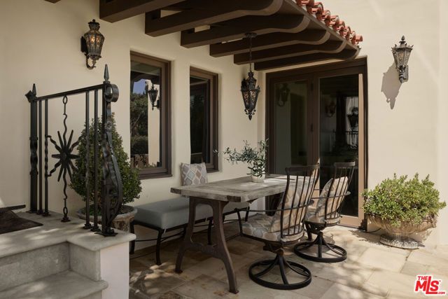 1588 Viewsite Drive, Los Angeles, CA 90069