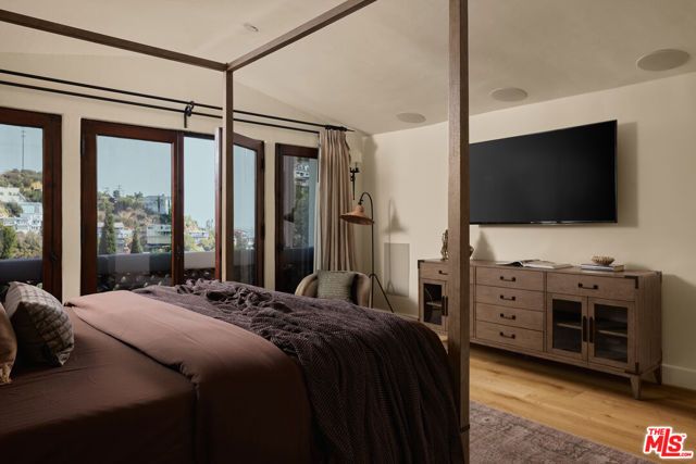 1588 Viewsite Drive, Los Angeles, CA 90069