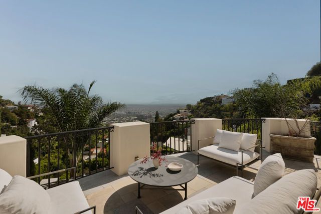 1588 Viewsite Drive, Los Angeles, CA 90069
