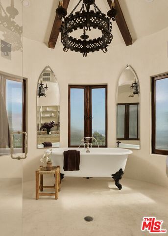 1588 Viewsite Drive, Los Angeles, CA 90069
