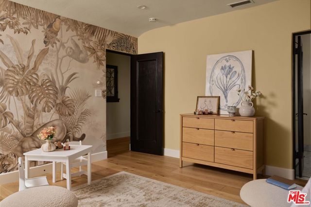 1588 Viewsite Drive, Los Angeles, CA 90069