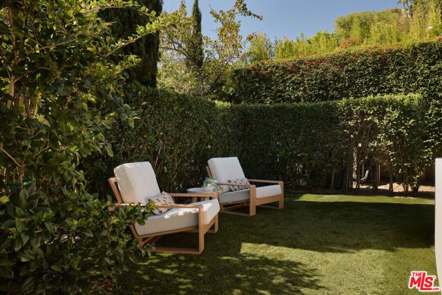 1588 Viewsite Drive, Los Angeles, CA 90069