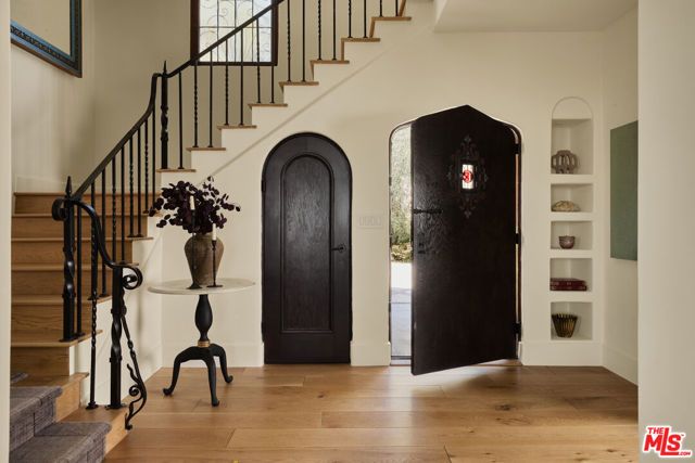 1588 Viewsite Drive, Los Angeles, CA 90069