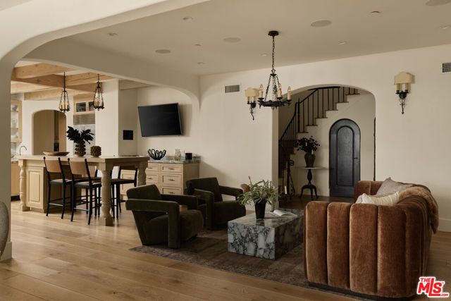 1588 Viewsite Drive, Los Angeles, CA 90069