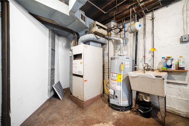 205 Thomas St, West Mifflin, PA 15122