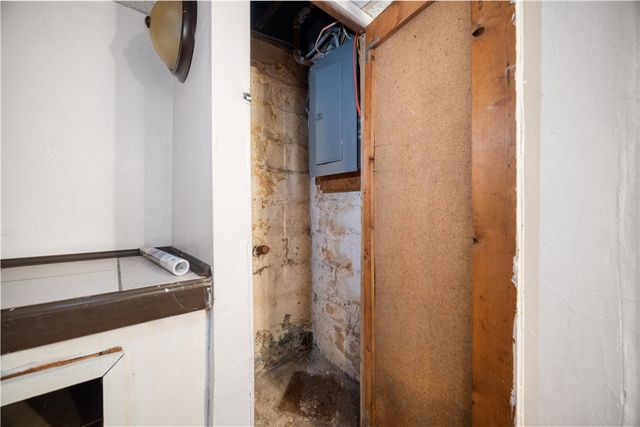 205 Thomas St, West Mifflin, PA 15122