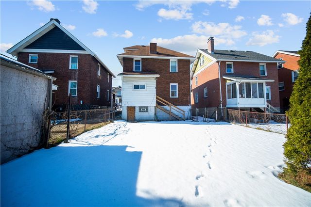 205 Thomas St, West Mifflin, PA 15122