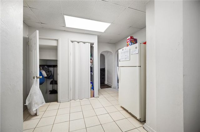 205 Thomas St, West Mifflin, PA 15122