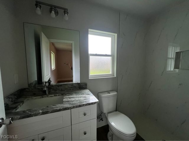 1106 Cape Coral PKWY W, Cape Coral, FL 33914