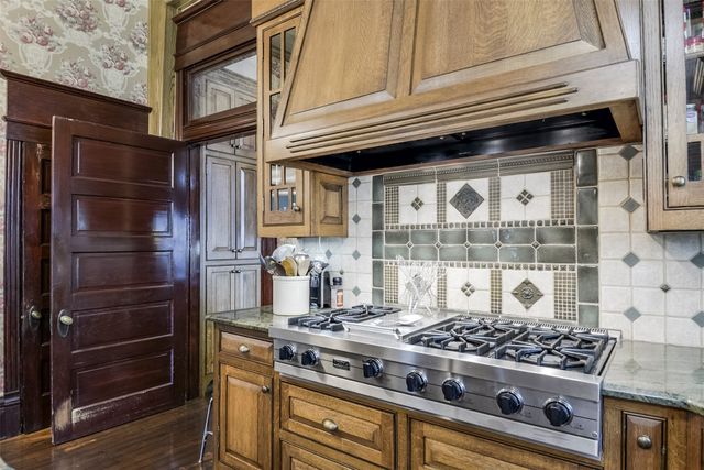 400 W Denton Street, Ennis, TX 75119