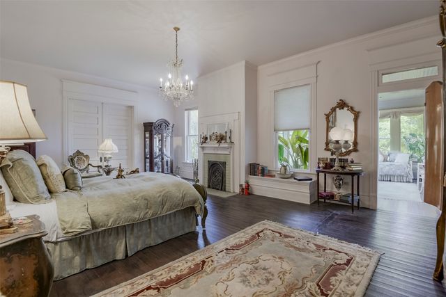 400 W Denton Street, Ennis, TX 75119