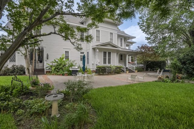 400 W Denton Street, Ennis, TX 75119