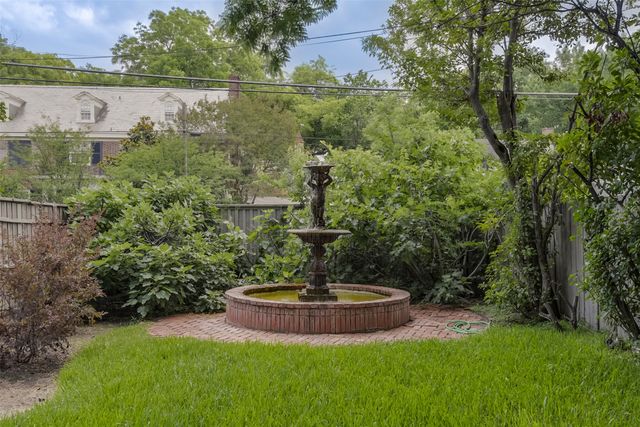 400 W Denton Street, Ennis, TX 75119