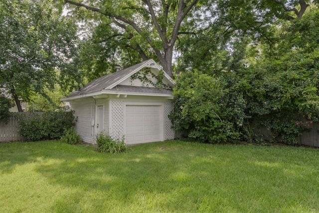 400 W Denton Street, Ennis, TX 75119