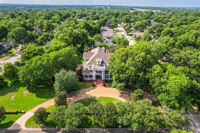 400 W Denton Street, Ennis, TX 75119