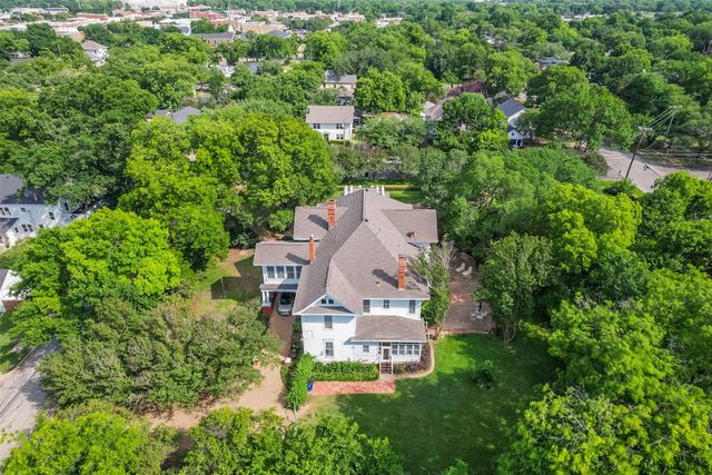 400 W Denton Street, Ennis, TX 75119