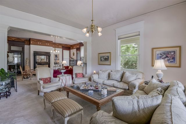 400 W Denton Street, Ennis, TX 75119