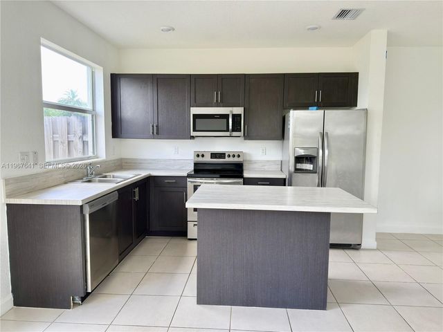 2701 SE 15th St, Homestead, FL 33035