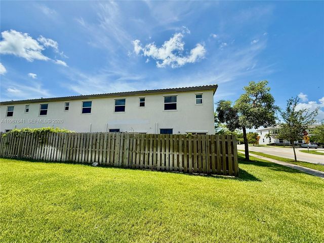2701 SE 15th St, Homestead, FL 33035