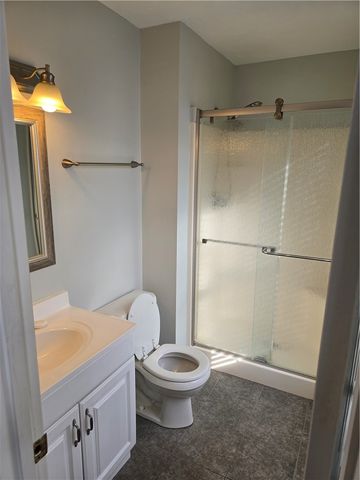 1492 Yorktown, Cecil, PA 15055