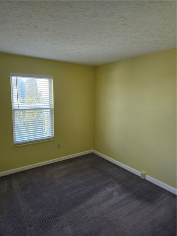 1492 Yorktown, Cecil, PA 15055