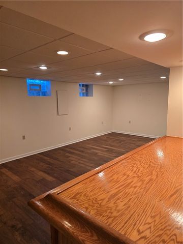 1492 Yorktown, Cecil, PA 15055