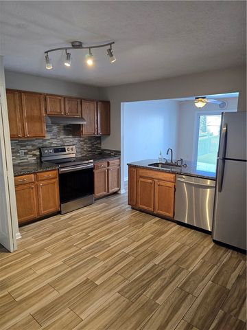 1492 Yorktown, Cecil, PA 15055