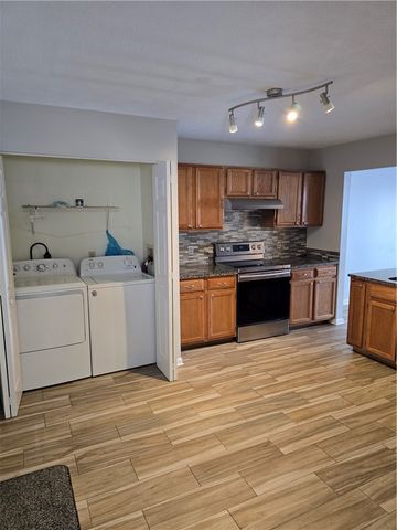 1492 Yorktown, Cecil, PA 15055