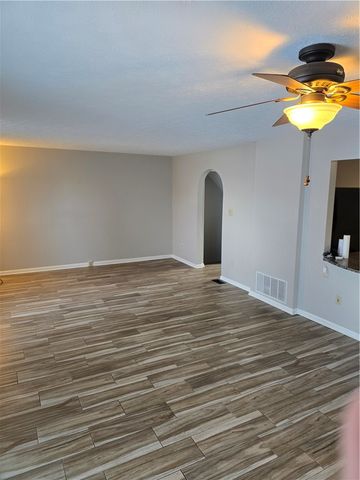 1492 Yorktown, Cecil, PA 15055