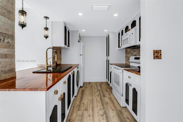 285 NE 191st St 2925, Miami, FL 33179