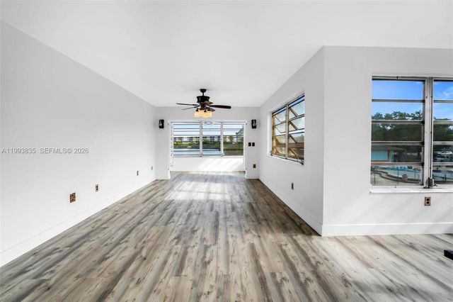 285 NE 191st St 2925, Miami, FL 33179