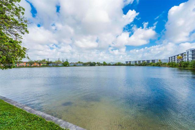 285 NE 191st St 2925, Miami, FL 33179