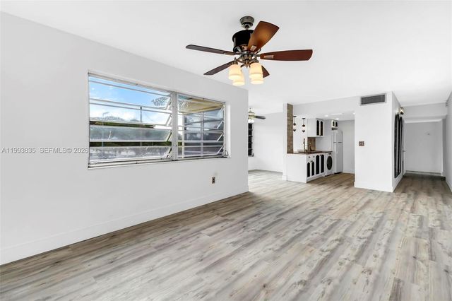 285 NE 191st St 2925, Miami, FL 33179