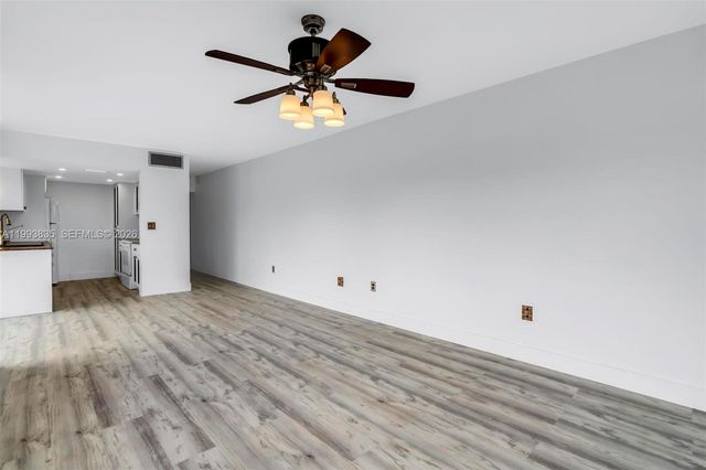 285 NE 191st St 2925, Miami, FL 33179