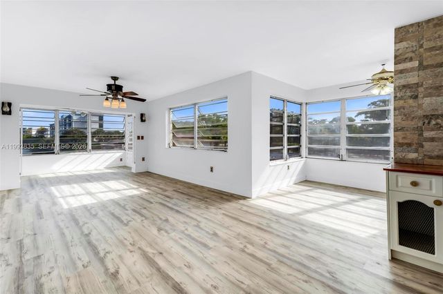 285 NE 191st St 2925, Miami, FL 33179