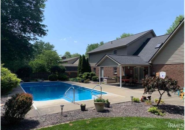 8855 Hickory Lane, Newburgh, IN 47630