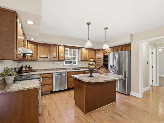 8855 Hickory Lane, Newburgh, IN 47630