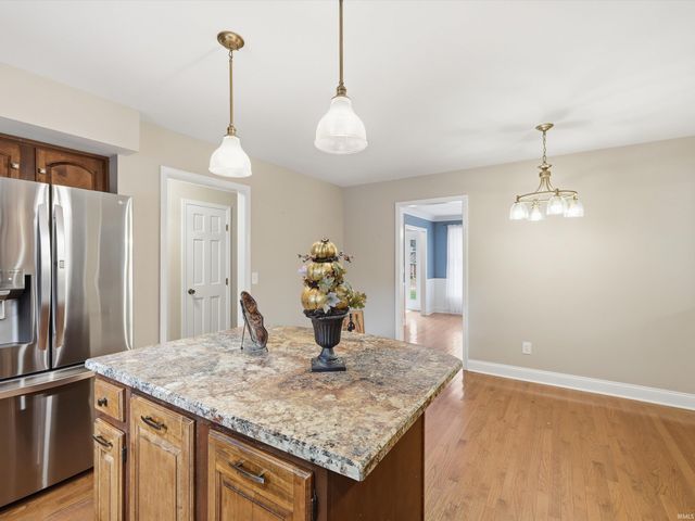 8855 Hickory Lane, Newburgh, IN 47630