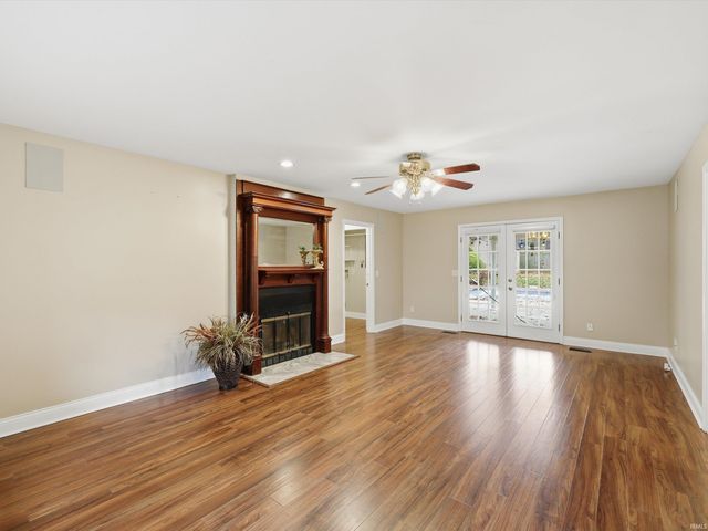 8855 Hickory Lane, Newburgh, IN 47630