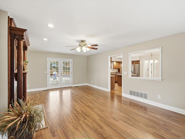 8855 Hickory Lane, Newburgh, IN 47630