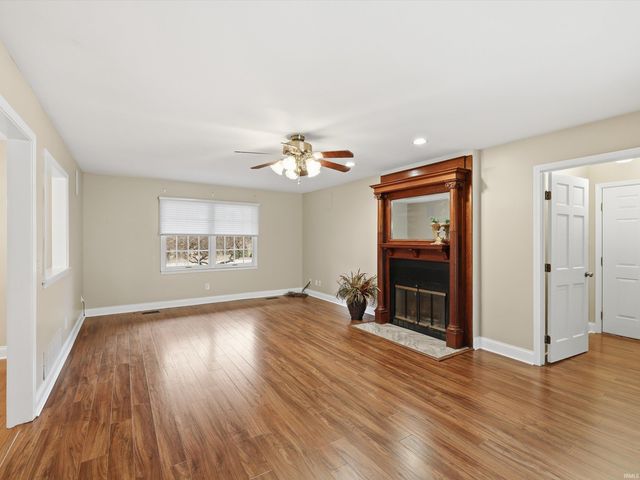 8855 Hickory Lane, Newburgh, IN 47630