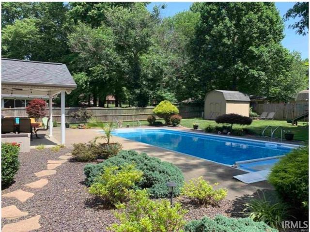 8855 Hickory Lane, Newburgh, IN 47630