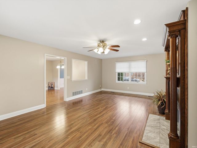 8855 Hickory Lane, Newburgh, IN 47630