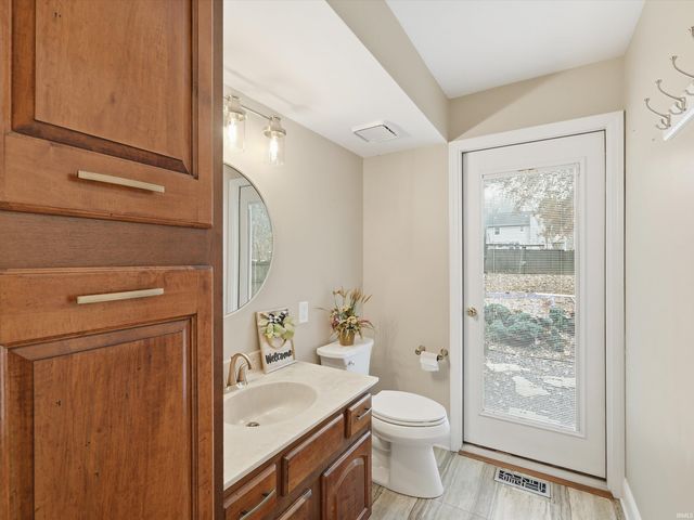 8855 Hickory Lane, Newburgh, IN 47630