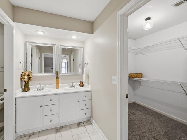 8855 Hickory Lane, Newburgh, IN 47630