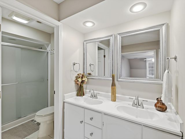 8855 Hickory Lane, Newburgh, IN 47630