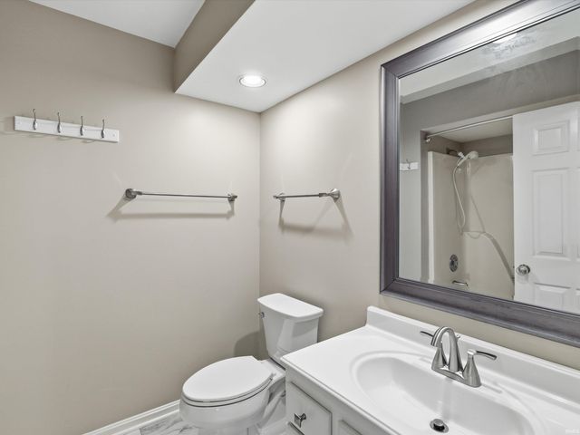 8855 Hickory Lane, Newburgh, IN 47630