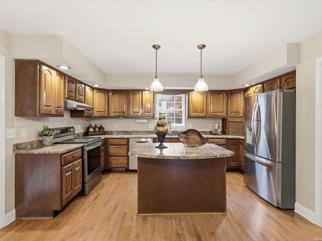 8855 Hickory Lane, Newburgh, IN 47630